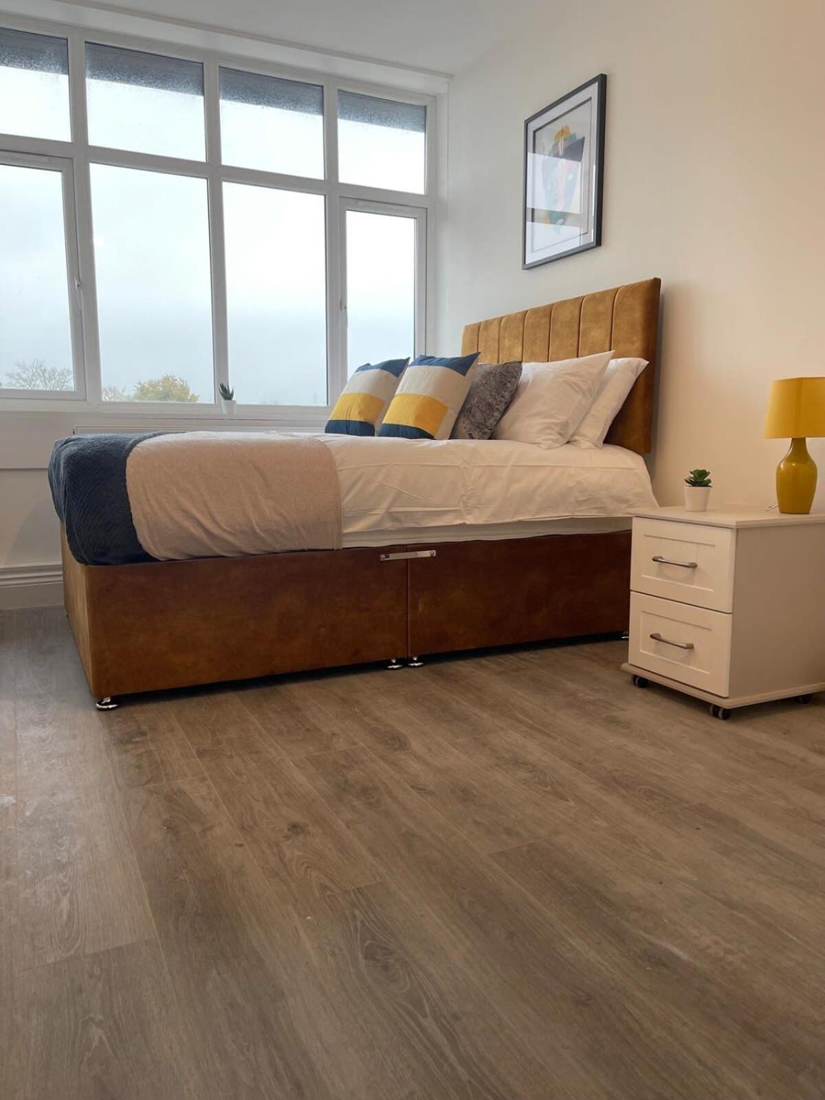 1 Bedroom - - Contractor Friendly - Tourist Ready - Full Kitchen - Wifi - Smart Tv - Sofa Bed - Free Parking - Ideal For Short Or Long Apartment *